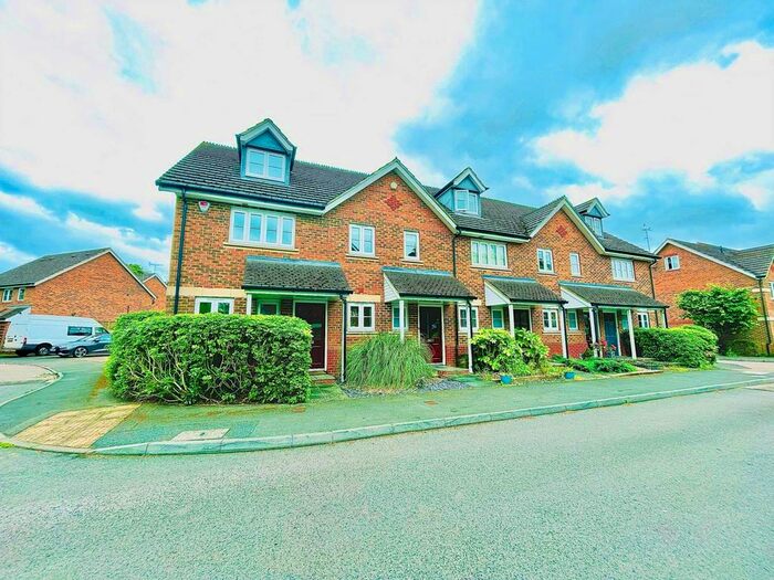 3 Bedroom End Of Terrace House To Rent In Dowles Green, Wokingham, RG40