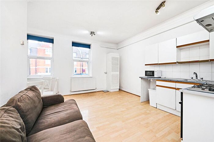 2 Bedroom Flat To Rent In Streatham High Road, London, SW16