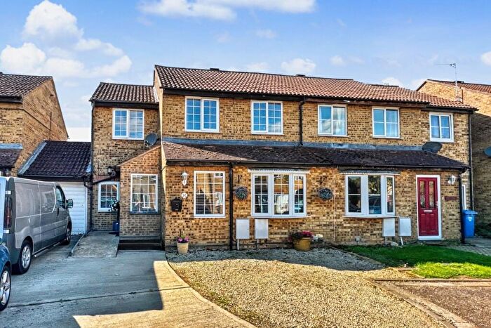 5 Bedroom Semi-Detached House For Sale In Manston Close, Bicester, OX26