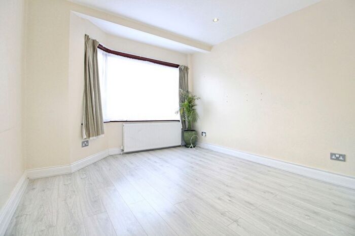 4 Bedroom Terraced House To Rent In Crofts Road, Harrow, HA1