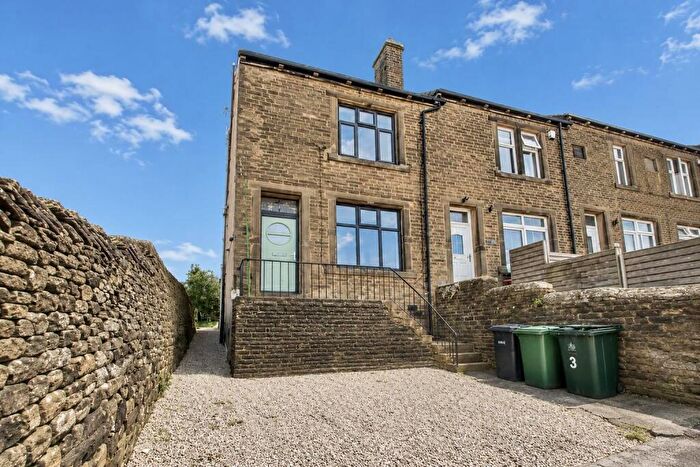 4 Bedroom End Of Terrace House For Sale In Denby Mount, Oakworth, Keighley, BD22