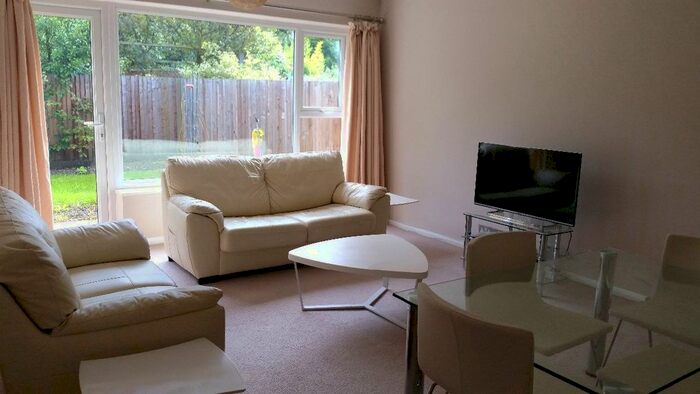 2 Bedroom Maisonette To Rent In Chestnut Grove, New Malden, KT3