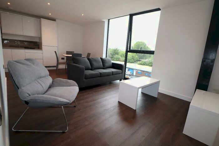 2 Bedroom Apartment To Rent In Oldham Road, Manchester, Greater Manchester, M4