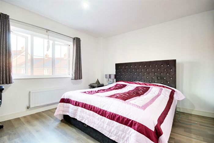 3 Bedroom End Of Terrace House For Sale In Archer Way, Enfield, EN2
