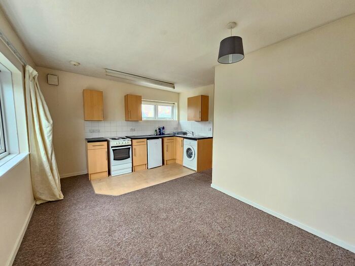 1 Bedroom Flat To Rent In Sutherland Close, Romsey, SO51