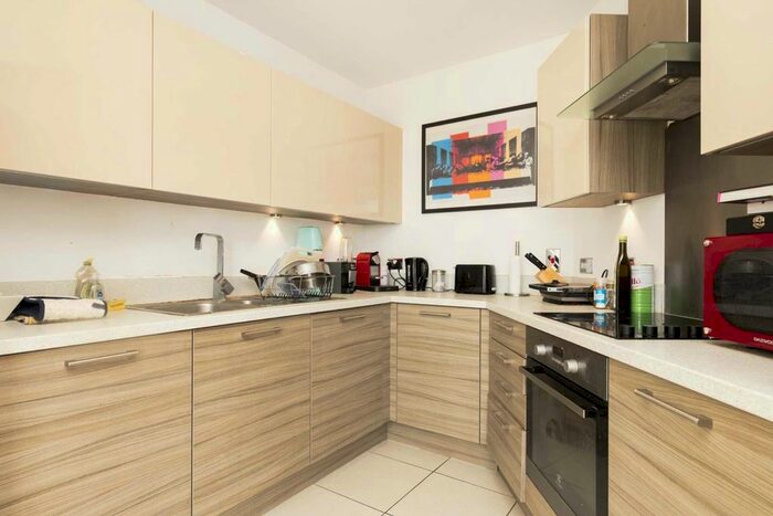 2 Bedroom Flat For Sale In Lovelace Street, London, E8