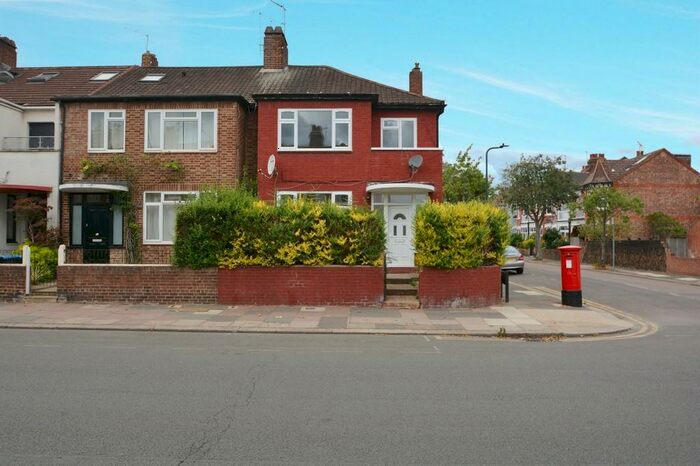 4 Bedroom Semi-Detached House To Rent In Hamilton Road, Dollis Hill, NW10