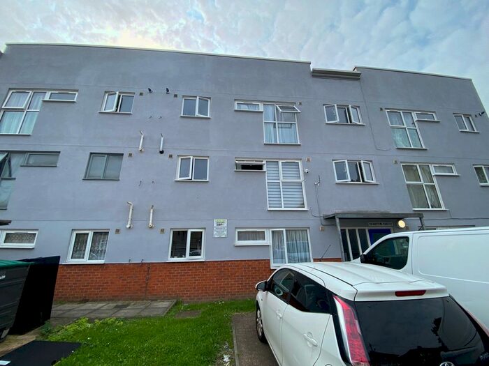 2 Bedroom Flat To Rent In Scotts Road, Southall, UB2