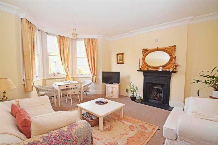 2 Bedroom Flat To Rent In St. Margarets Road, St Margarets, Twickenham, TW1