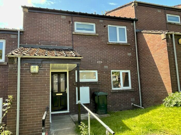 1 Bedroom Flat To Rent In Rosemount Walk, Keighley, West Yorkshire, BD21