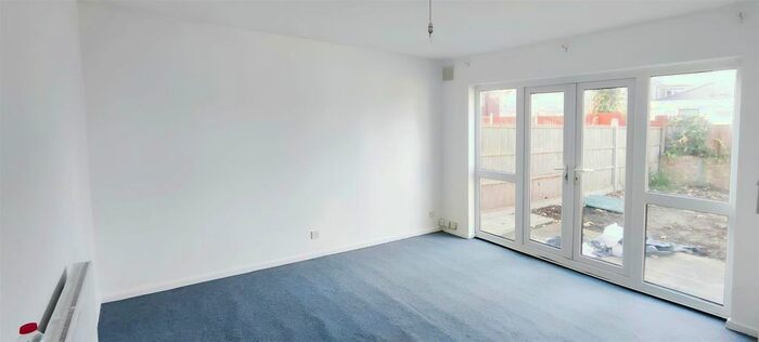 2 Bedroom Flat To Rent In Eagle Close, Ponders End, Enfield, EN3