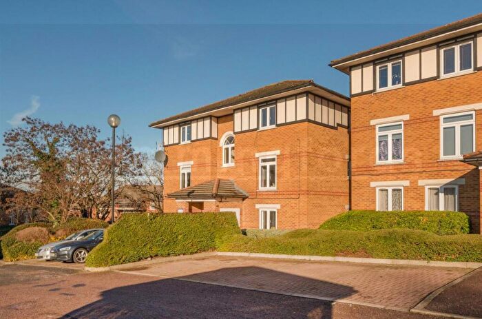 1 Bedroom Property For Sale In Wenlock Gardens, London, NW4