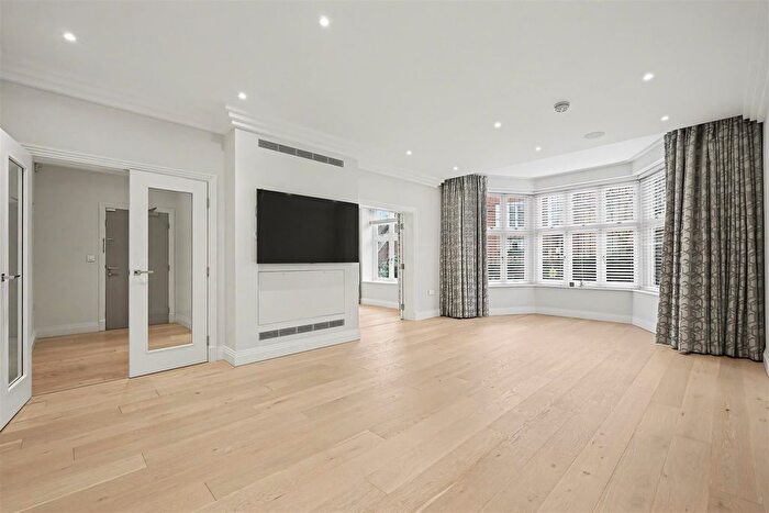 3 Bedroom Flat To Rent In Kidderpore Avenue, Hampstead, London, NW3