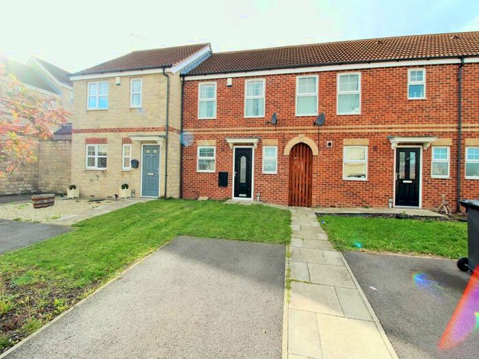2 Bedroom Town House To Rent In Bracken Court, Kendray, Barnsley, S70