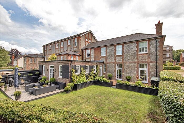 4 Bedroom Semi-Detached House To Rent In Birchfield, Sundridge, Sevenoaks, Kent, TN14