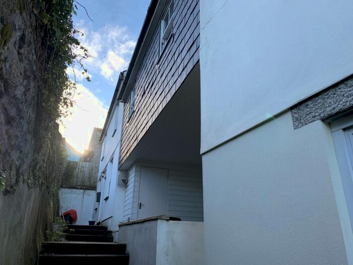 1 Bedroom Property To Rent In Grays Yard, Penryn, TR10