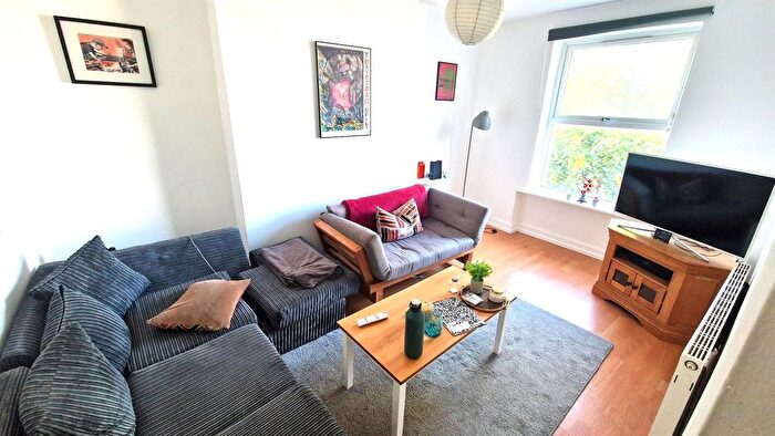 2 Bedroom Flat To Rent In Seven Sister's Road, Finsbury Park, N7