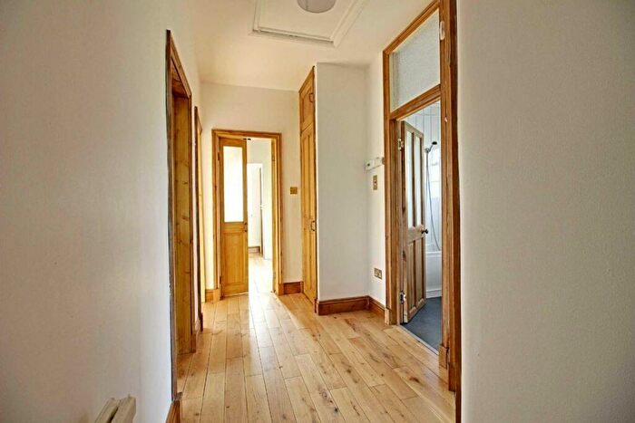 2 Bedroom Apartment To Rent In Ossulton Way, East Finchley, N2