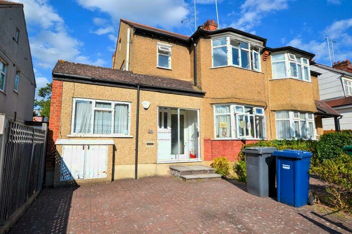 3 Bedroom House To Rent In Llanvanor Road, London, NW2