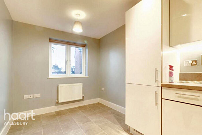 3 Bedroom Semi-Detached House To Rent In Lakeland Drive, Aylesbury, HP18