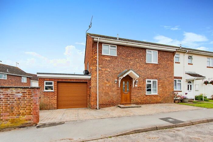 4 Bedroom End Of Terrace House For Sale In Queensway, Netheravon, Salisbury, SP4
