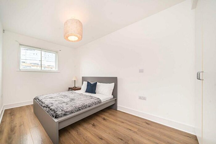1 Bedroom Flat To Rent In Queenstown Road, Battersea, SW11