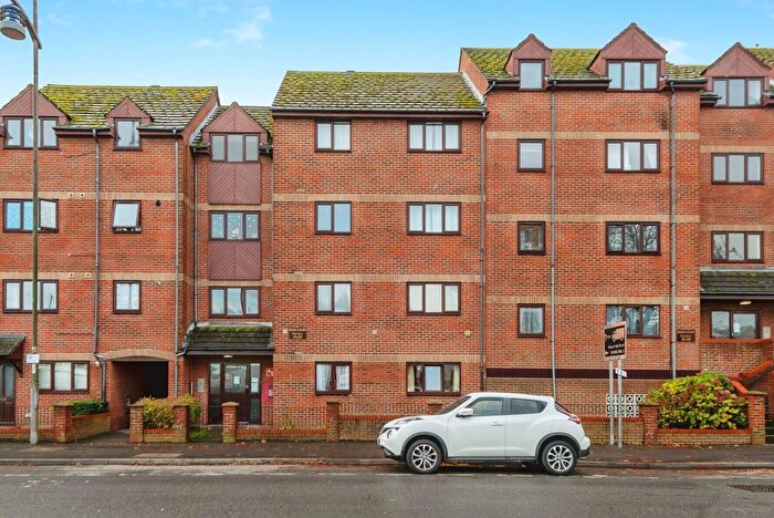 2 Bedroom Flat For Sale In Mumby Road, Gosport, Hampshire, PO12