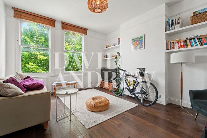 2 Bedroom Flat To Rent In Finsbury Park Road, London, N4