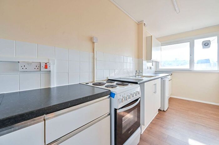 1 Bedroom Flat To Rent In Beckway Street, Elephant And Castle, London, SE17