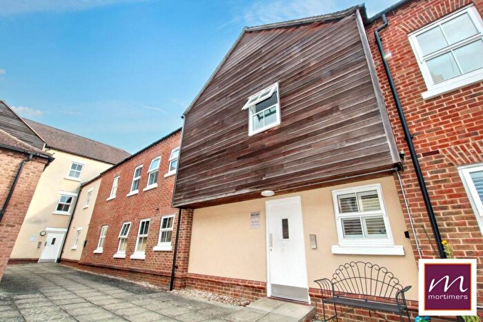 2 Bedroom Apartment To Rent In Pine Street, Aylesbury, HP19