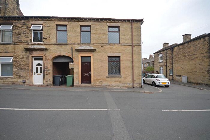 2 Bedroom End Of Terrace House To Rent In Whitcliffe Road, Cleckheaton, Bradford, BD19