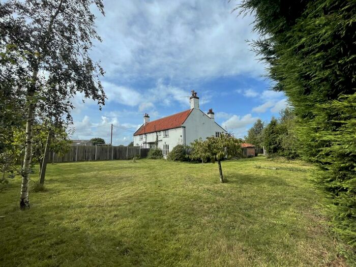 3 Bedroom Semi-Detached House To Rent In Buxton Road, Cawston, Norwich, NR10