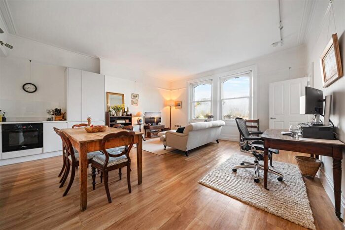 1 Bedroom Apartment To Rent In Belsize Avenue, London, NW3