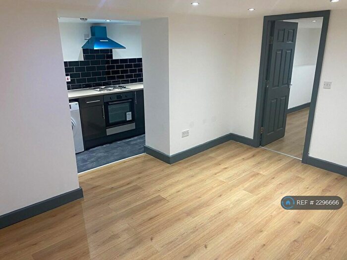 1 Bedroom Flat To Rent In Grange Avenue, Leeds, LS7