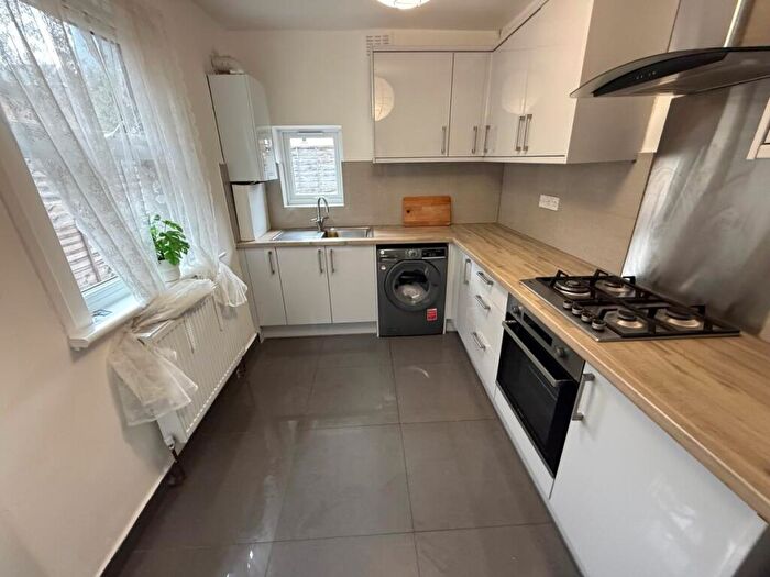2 Bedroom House To Rent In Town Road, Edmonton, N9