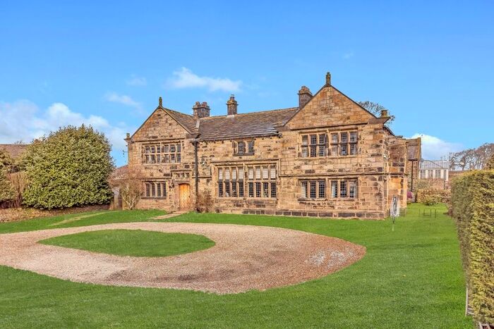 4 Bedroom Detached House For Sale In Carlton Lane, Yeadon, Leeds, LS19