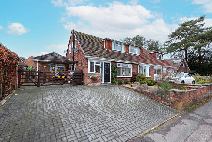 3 Bedroom Semi-Detached House For Sale In Frogmore Park Drive, Blackwater, GU17