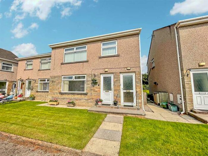 2 Bedroom Retirement Property For Sale In Arden Close, Slynewithhest