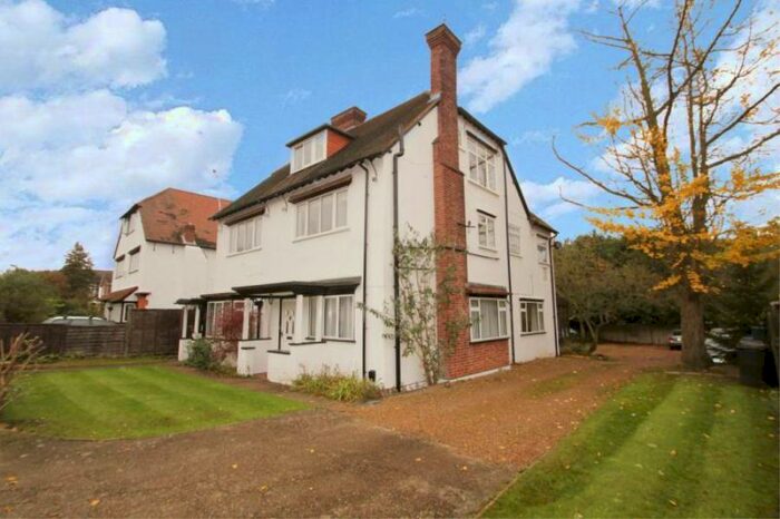 1 Bedroom Apartment To Rent In Woking, GU22