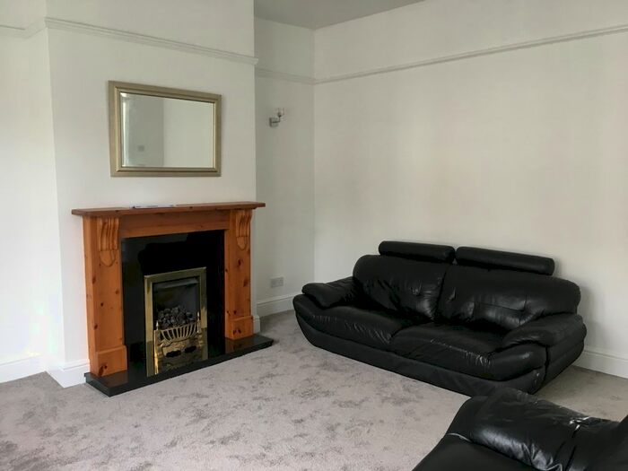 4 Bedroom Terraced House To Rent In Bowling Hall Road, Bradford, BD4