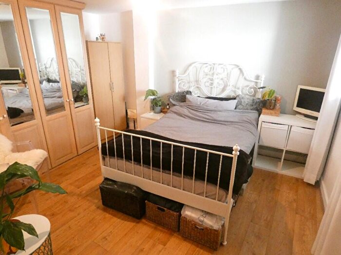 2 Bedroom Apartment To Rent In Pierhead Lock, Manchester Road, London, E14
