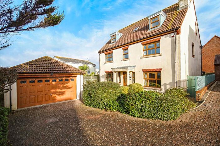 5 Bedroom Detached House For Sale In Sanderling Way, Porthcawl, Bridgend County Borough, CF36