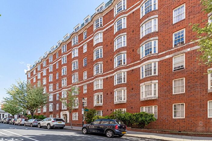 2 Bedroom Flat For Sale In Queensway, Bayswater, London, W2