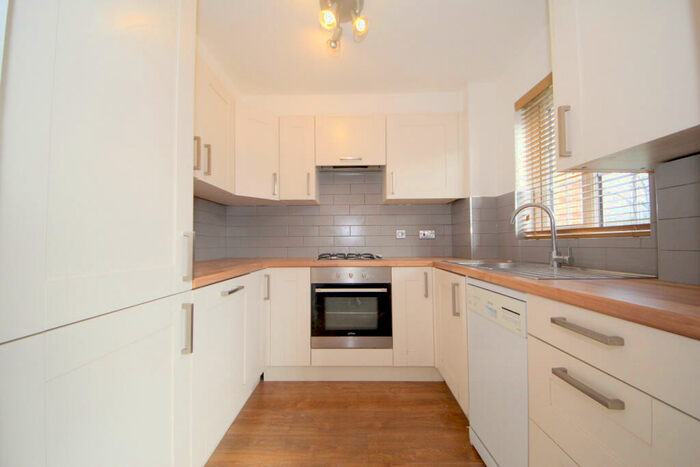 1 Bedroom Flat To Rent In Cunard Crescent, Winchmore Hill, N21