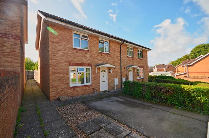 3 Bedroom Semi-Detached House For Sale In The Fairway, Kettering, NN15