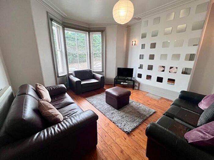 6 Bedroom Semi-Detached House To Rent In Springvale Road, Sheffield, S6