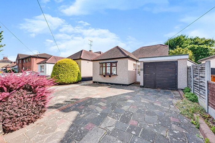 3 Bedroom Bungalow To Rent In Carlton Avenue, Westcliff-On-Sea, SS0