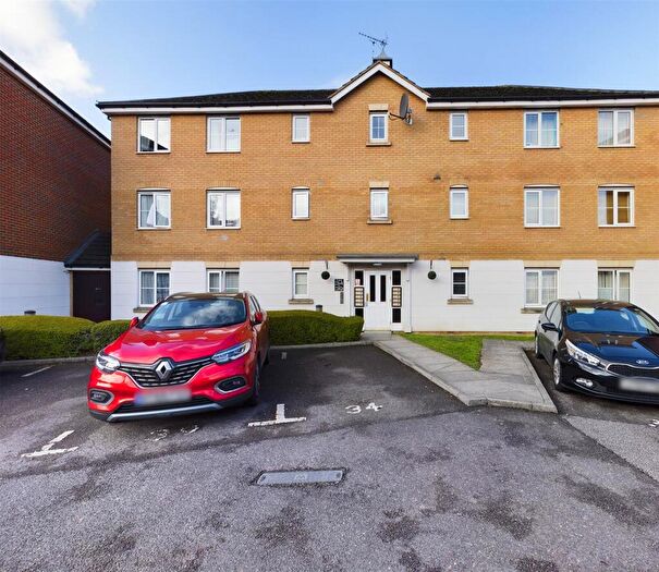 2 Bedroom Flat For Sale In Sachfield Drive, Chafford Hundred, RM16