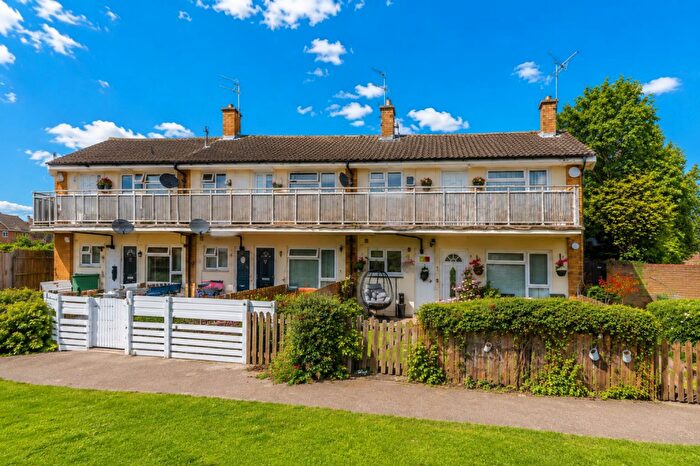 2 Bedroom Flat To Rent In Knights Close, Eaton Bray, LU6
