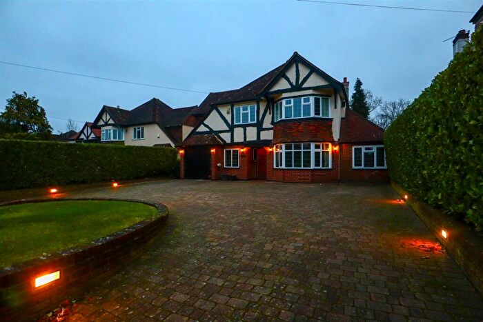 4 Bedroom Detached House To Rent In Coulsdon Road, Coulsdon, CR5